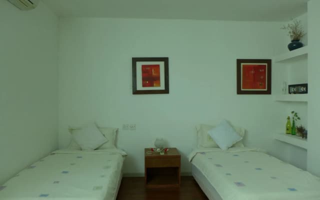 Wesberly Apartments - photo 2