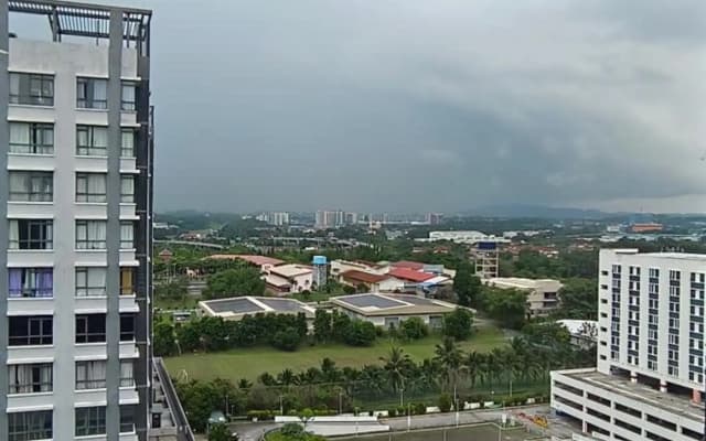 Glenmarie Utropolis Tower 1 by Kroll Home2stay with UNIFI TV Wifi Studio Apt - photo 3