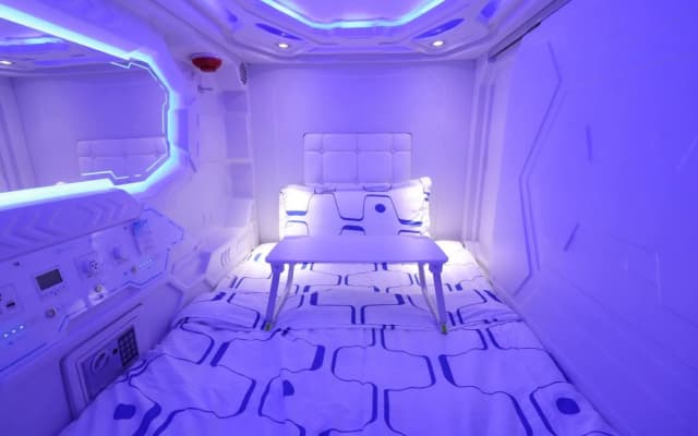 JC Space Capsule Hotel - photo 2