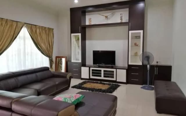 Suburban Vacation Home - photo 2
