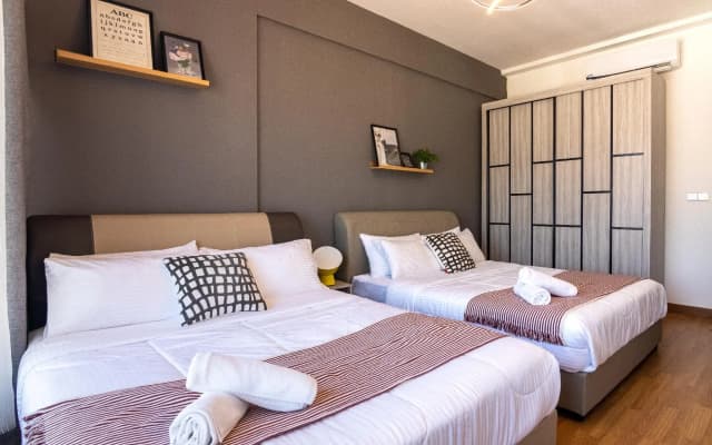 Central Georgetown Condo 3BR by ALV Suites, B25-5 - photo 4