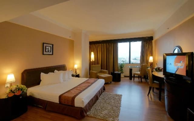 Crystal Crown Hotel - photo 3