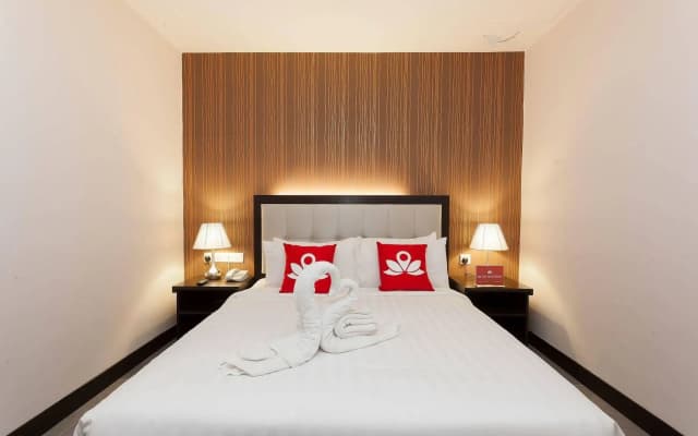 ZEN Rooms Near SOGO - photo 4