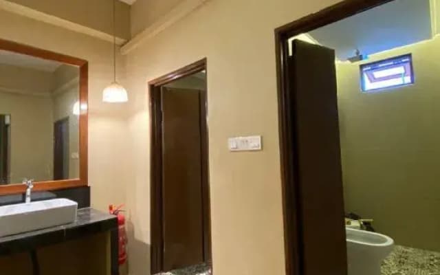 Anggun Lodge Private Room with Sharing Bathroom - photo 5