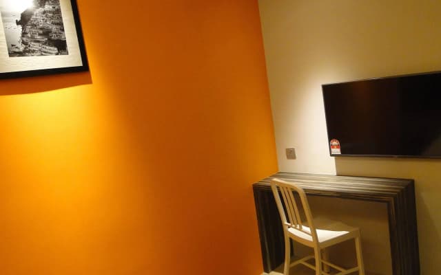 Orange Premier Hotel Taman Segar - photo 4