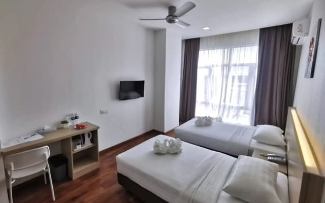 Green World Hotel - photo 3