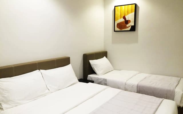 Ferda Hotel Impian Emas - photo 3