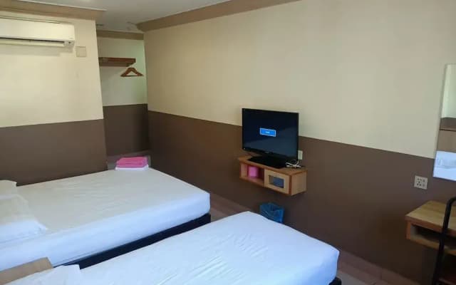 FullyWell Hotel - photo 3