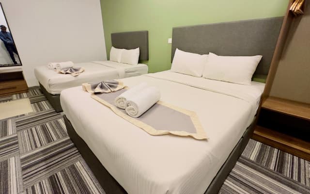 WE Hotel - photo 4
