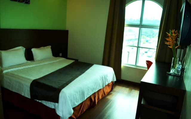 Hotel Lintas Plaza - photo 5
