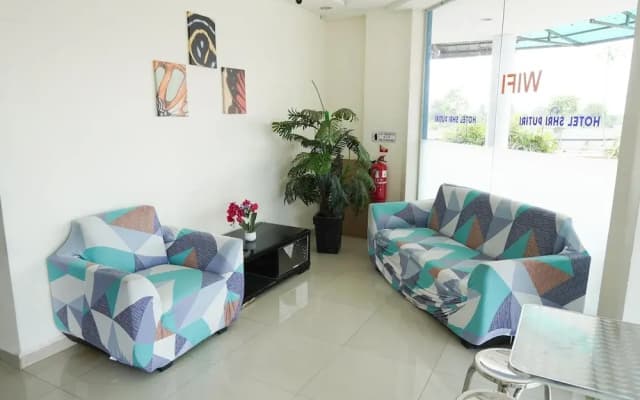 Hotel Shri Putiri - photo 3