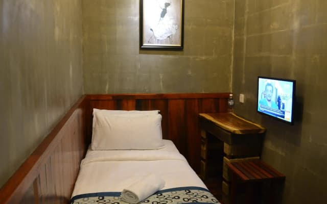 Anggun Hotel - photo 2