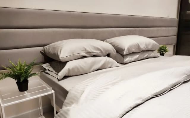 Expressionz Professional Suites by HostaStay - photo 4