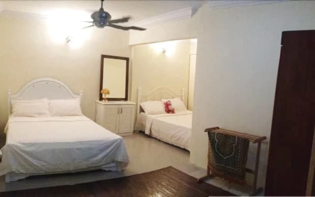 Kencana Homestay - photo 2