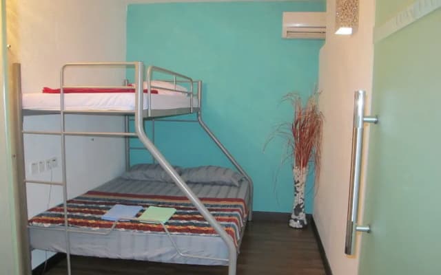 Gurney Budget Inn - Hostel - photo 4