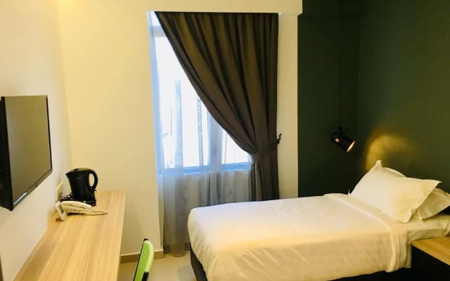 Enclave Hotel - photo 3