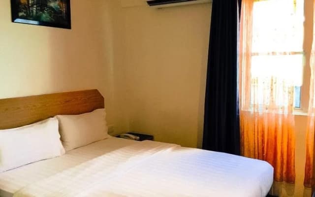 OYO 89945 Marine Bay Hotel - photo 5