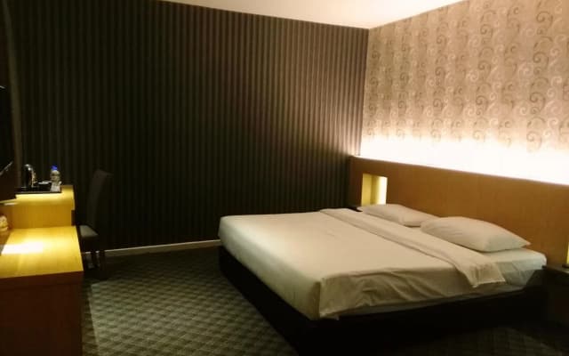 Grand Ct Hotel - photo 4