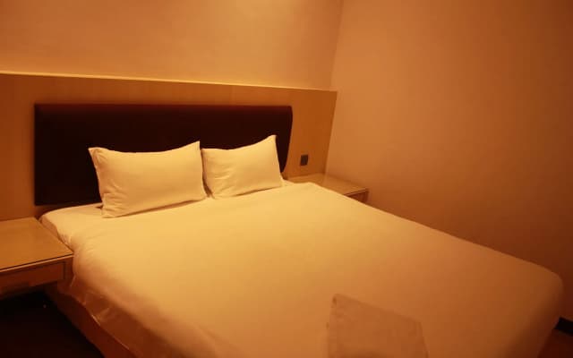 Imperial Suites Serviced Apartment - photo 4