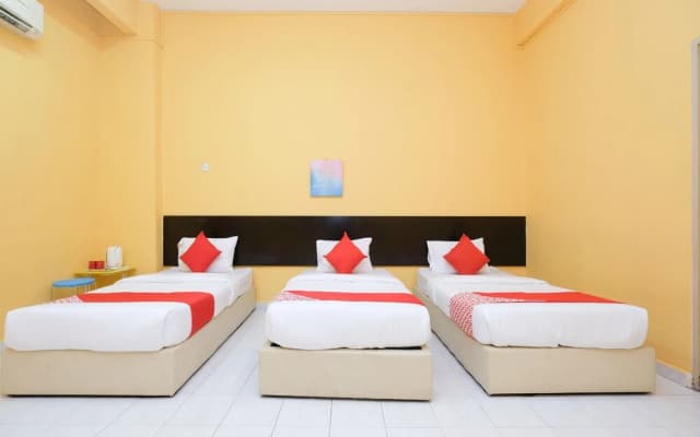 De Lodge Hotel by OYO Rooms - photo 2