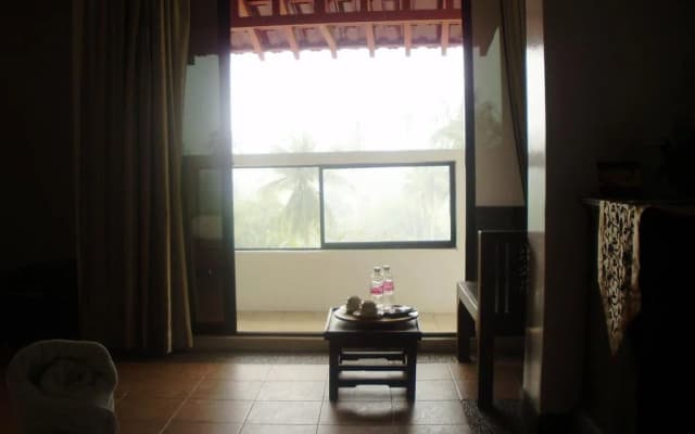 Eagle Bay Hotel - photo 4