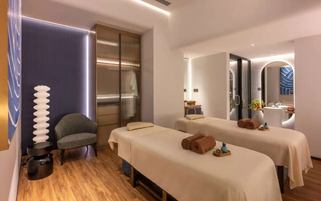 One World Hotel - photo 3