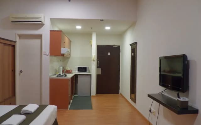 Maytower Apartment - photo 3