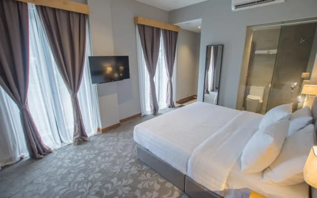 Redpine Boutique Hotel - photo 4
