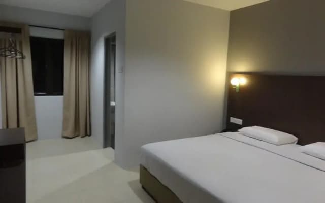 Radiant Hotel - photo 5
