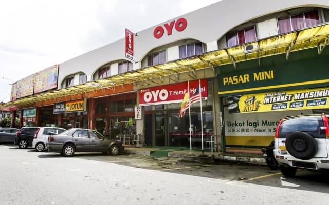 T Family Hotel by OYO Rooms - photo 4