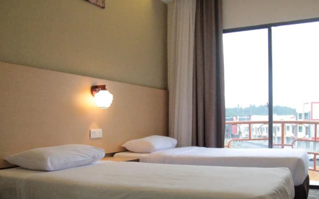 Lipis Plaza Hotel - photo 3