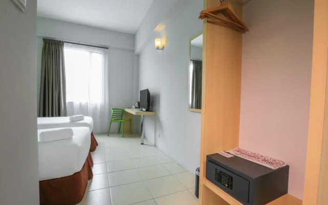 Temasek Hotel - photo 4
