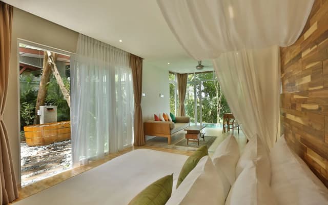 Ambong Pool Villas - photo 3