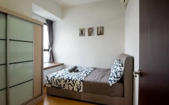 Chic 3BR in Danga Bay With Water Views & Parking - photo 4