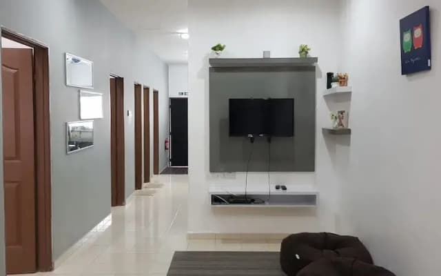 Fahaz Lumut Homestay - photo 4