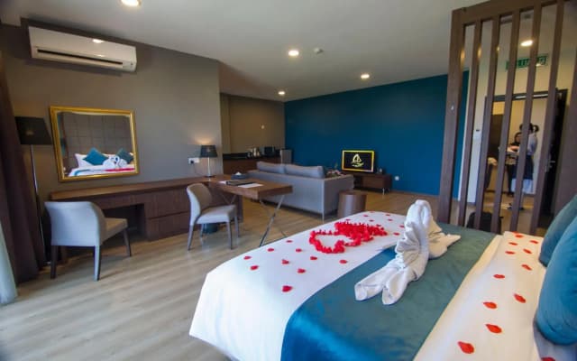 Goldenbay Hotel - photo 3