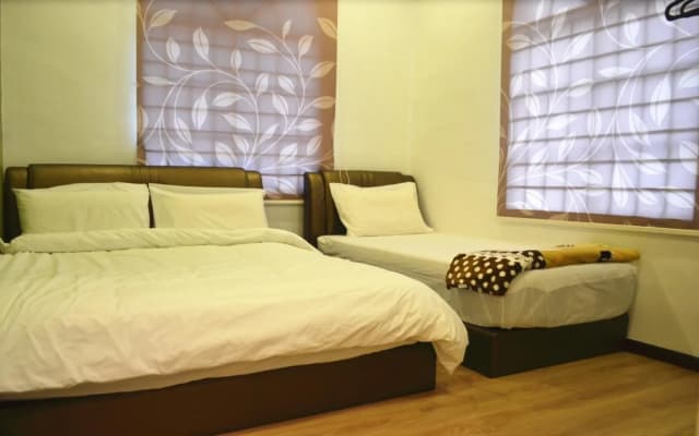 H & H Guesthouse 1 - photo 4