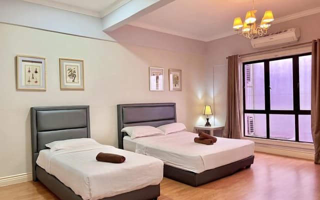 PENTHOUSE MARINA COURT VACATION HOME 5 BEDROOMS KOTA KINABALU 15pax - photo 3