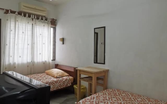 Cheerful 4-Bedrooms Residents Home - photo 2