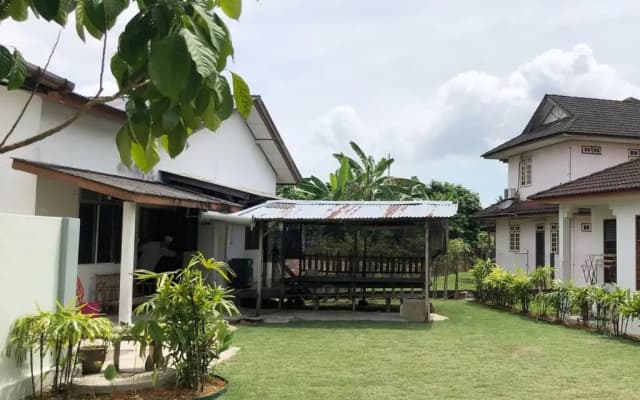 Tokmi retreat home with spacious garden - photo 3