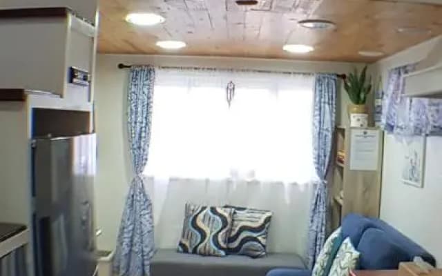 Tiny House B&B - photo 4