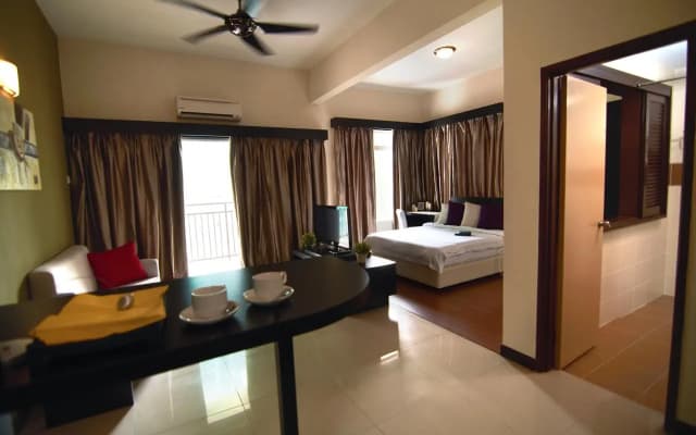 Bayou Lagoon Park Resort Residence - photo 2