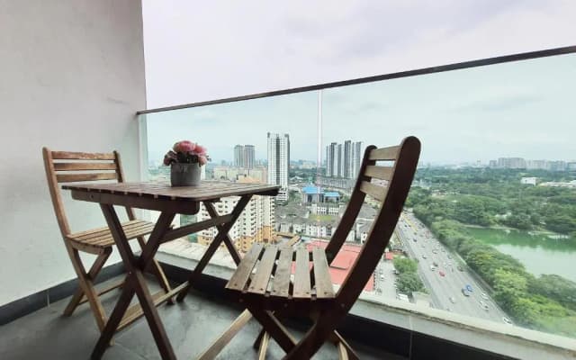 PJ The Grand by SkyLimit Suites - photo 5