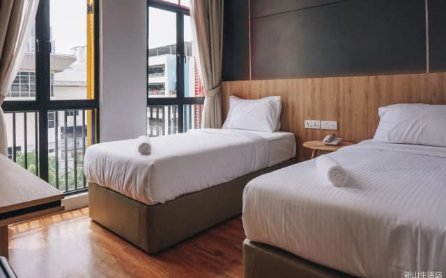 CIQ HOTEL at Jalan Trus - photo 5