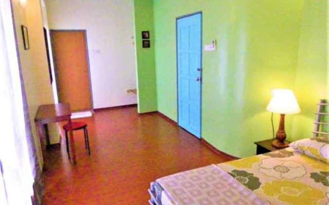Travellers Planet Hotel & Guest House - photo 3