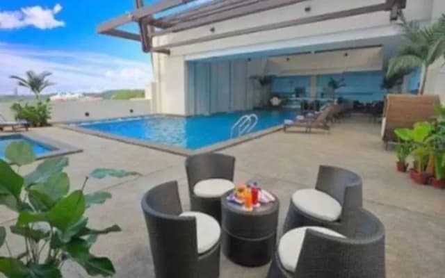 Novotel Kota Kinabalu 1Borneo - photo 2