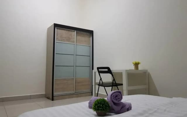 OYO Home 90418 Suriamas Suites Condominium 1 - photo 2