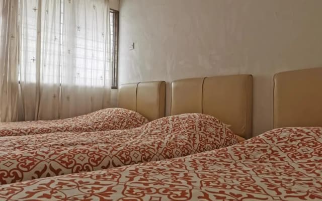 Cheerful 4-Bedrooms Residents Home - photo 3