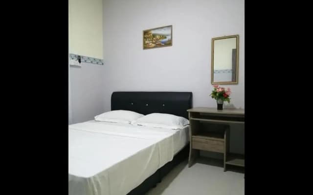 Beautiful Double Room With Ac in Kuching Center - photo 2