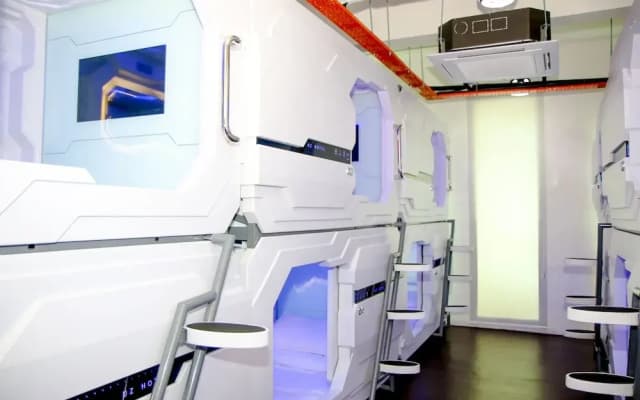 UZ Airport Capsule Hotel - photo 3